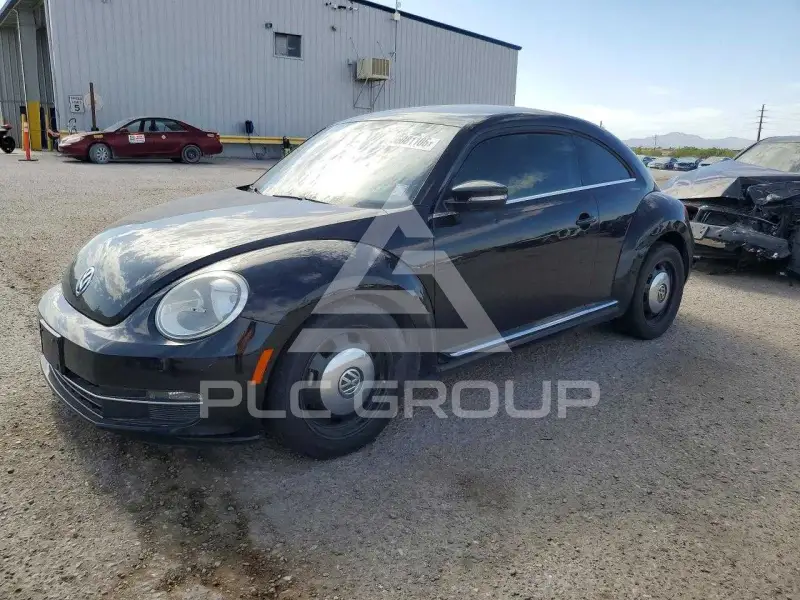 2013 Volkswagen BEETLE photo
