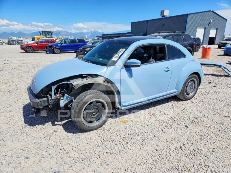 2013 Volkswagen BEETLE photo