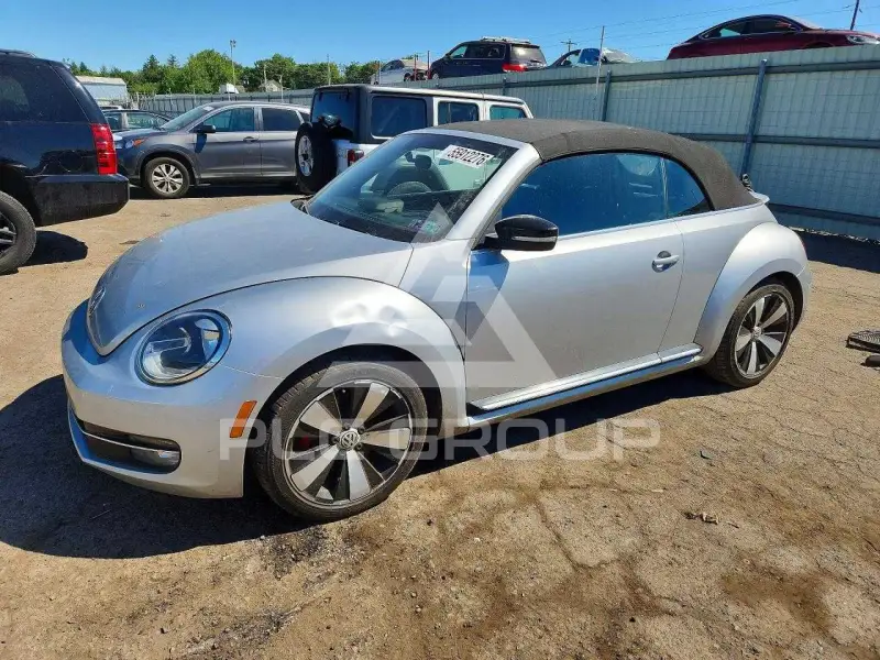 2013 Volkswagen BEETLE photo