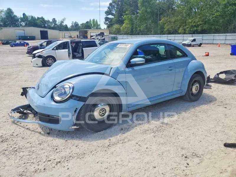2013 Volkswagen BEETLE фото