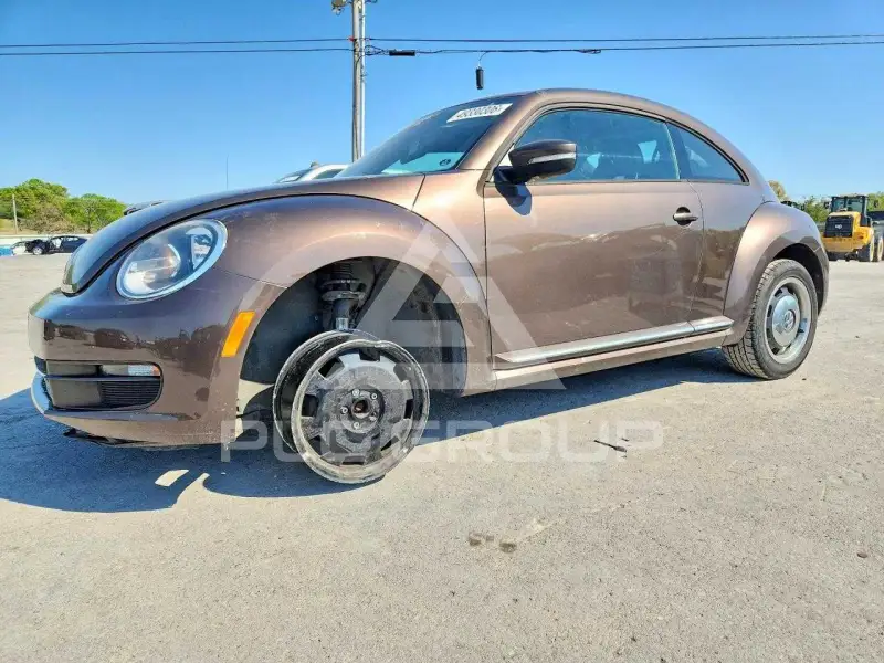 2013 Volkswagen BEETLE photo