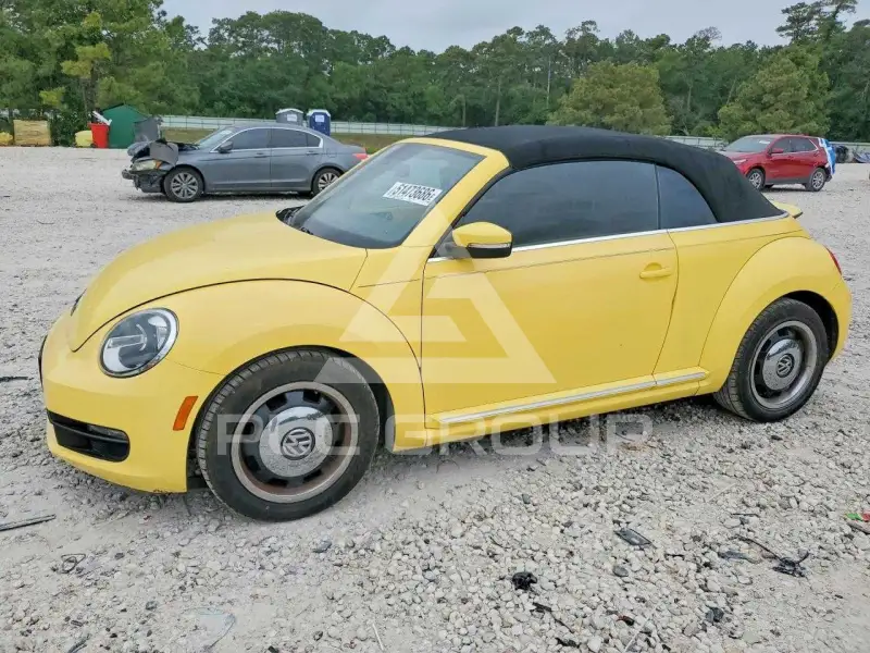 2013 Volkswagen BEETLE photo