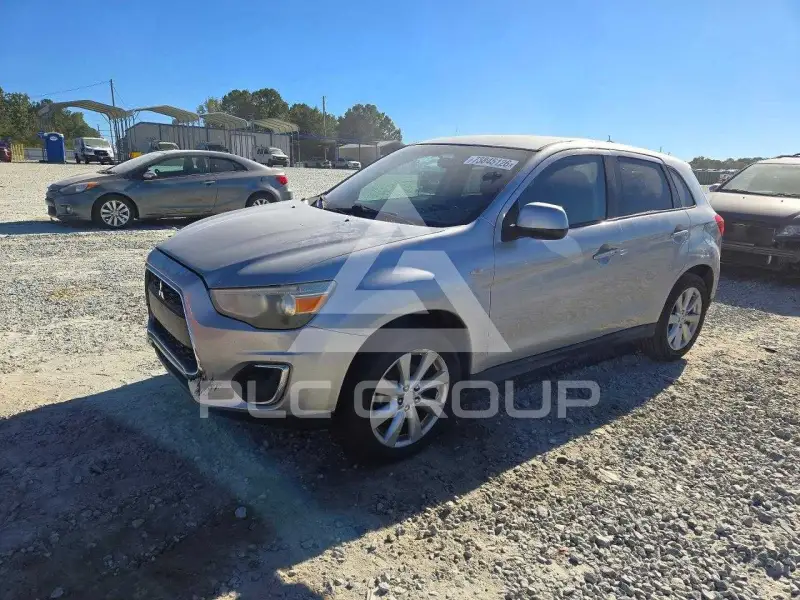 2014 Mitsubishi OUTLANDER photo