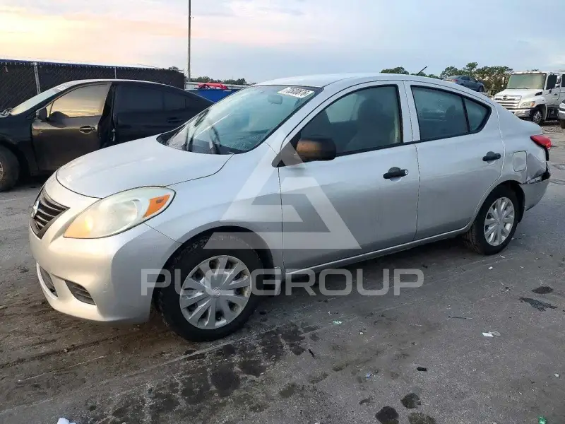 2014 Nissan VERSA photo