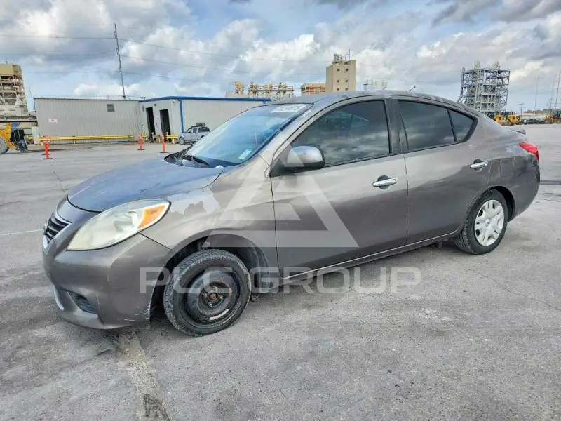 2014 Nissan VERSA photo