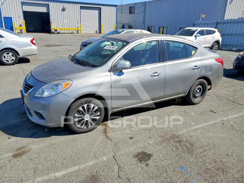 2014 Nissan VERSA photo