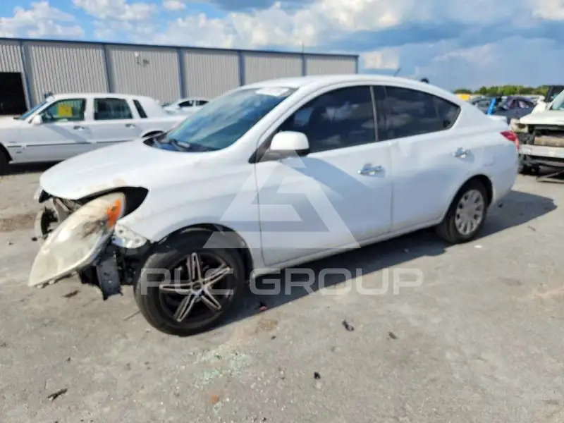 2014 Nissan VERSA фото