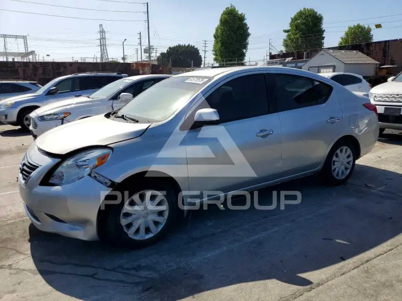 2014 Nissan VERSA фото