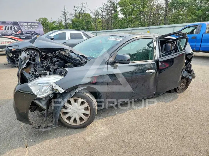 2014 Nissan VERSA photo