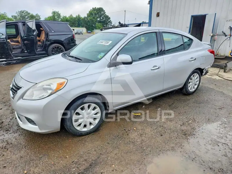 2014 Nissan VERSA photo
