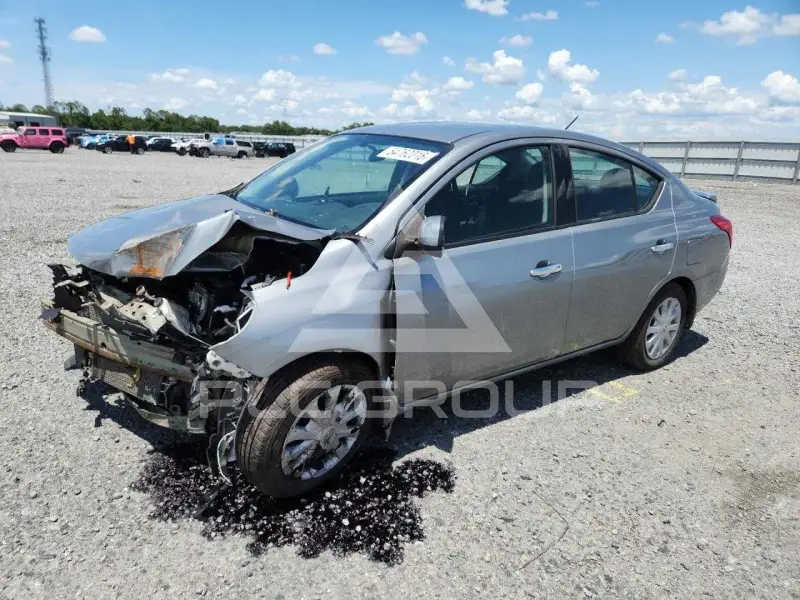 2014 Nissan VERSA photo