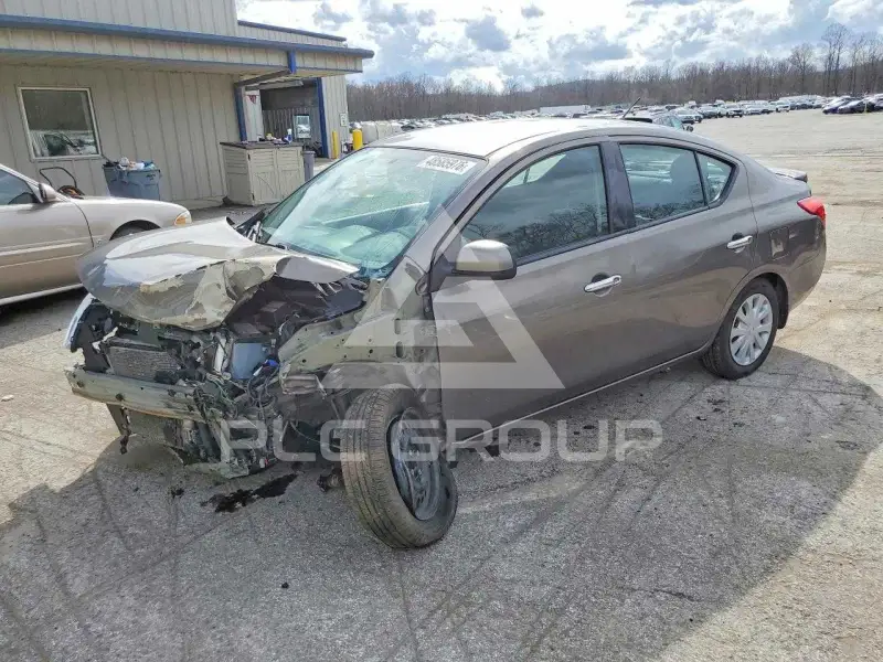2014 Nissan VERSA photo
