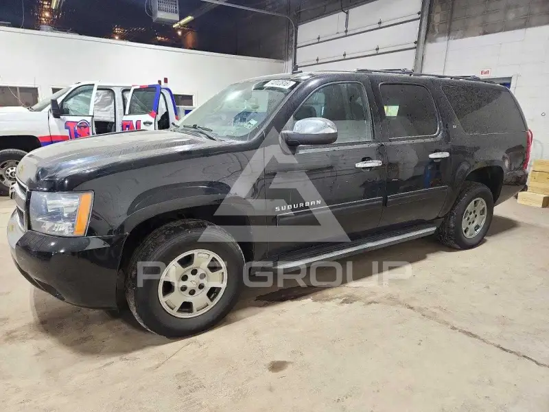 2014 Chevrolet Suburan photo