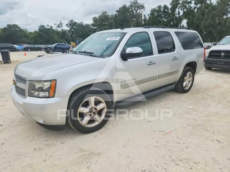 2014 Chevrolet Suburan photo