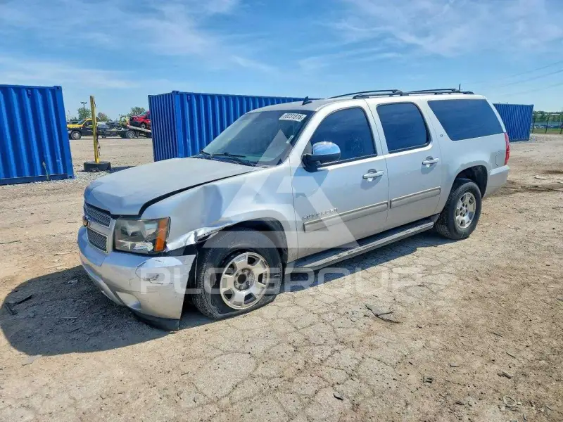 2014 Chevrolet Suburan photo