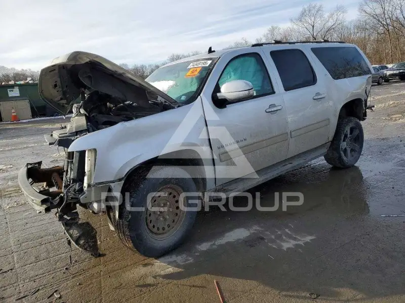 2014 Chevrolet Suburan photo