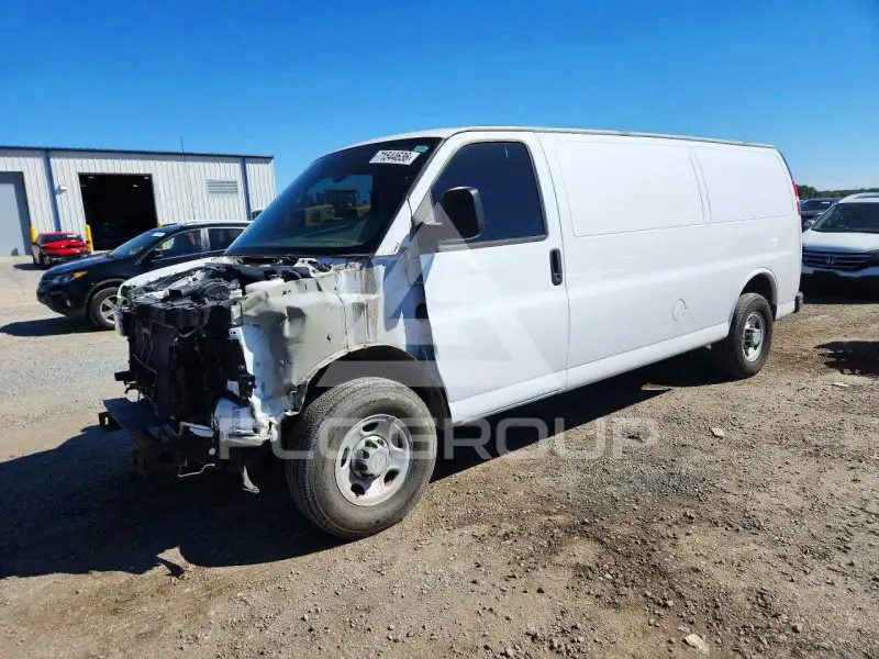 2014 Chevrolet Express photo