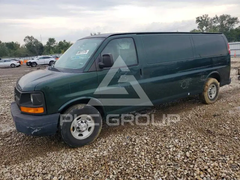 2014 Chevrolet Express photo