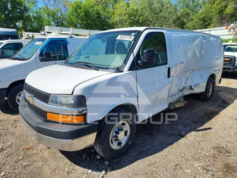 2014 Chevrolet Express photo