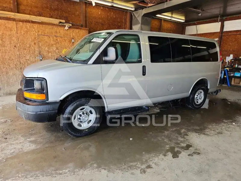 2014 Chevrolet Express photo