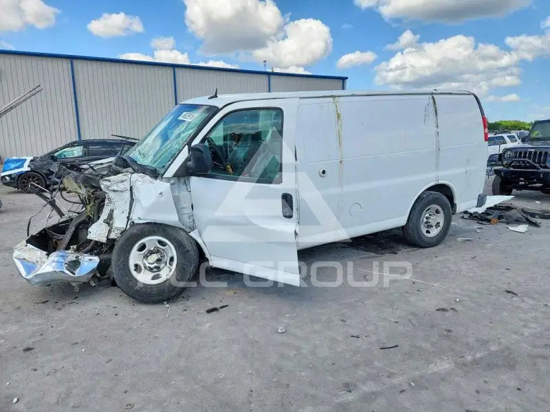 2014 Chevrolet Express photo