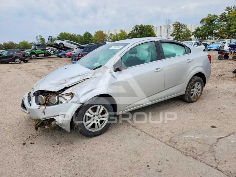 2014 Chevrolet Sonic фото