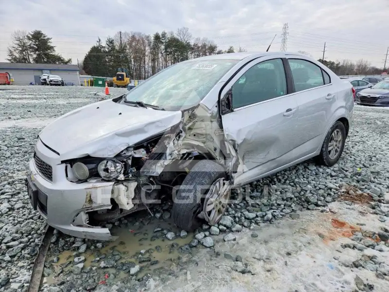 2014 Chevrolet Sonic фото