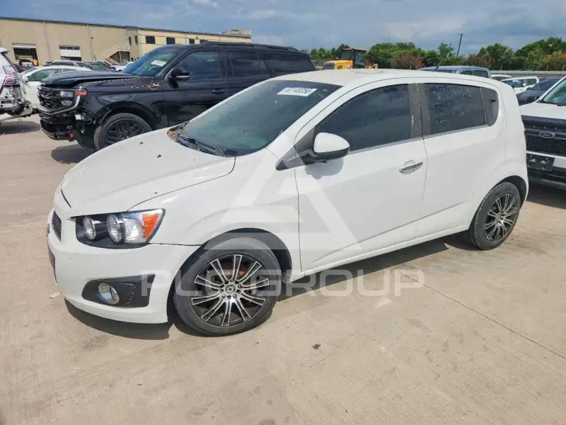 2014 Chevrolet Sonic фото