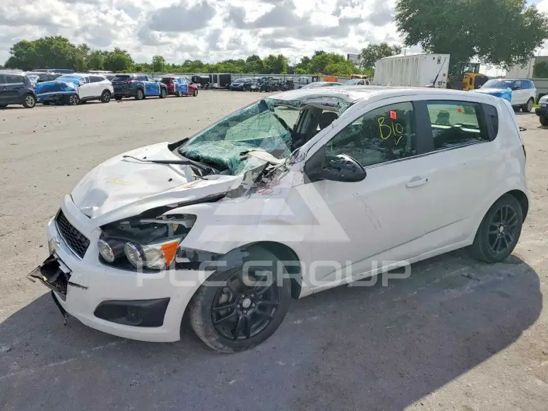 2014 Chevrolet Sonic фото