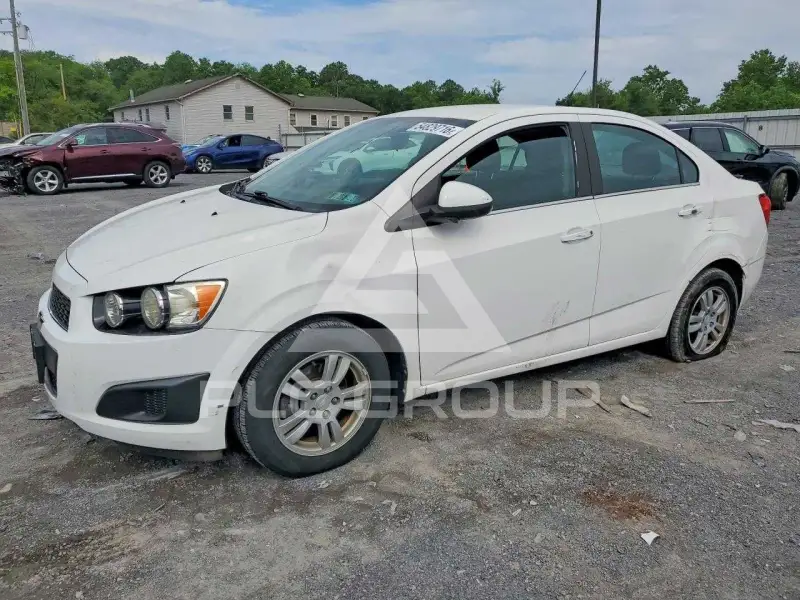 2014 Chevrolet Sonic фото