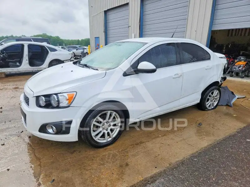 2014 Chevrolet Sonic фото