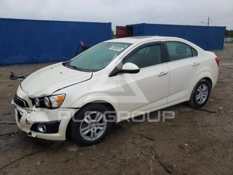 2014 Chevrolet Sonic photo