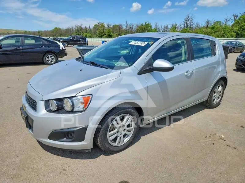 2014 Chevrolet Sonic фото