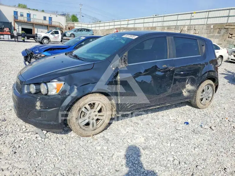 2014 Chevrolet Sonic фото