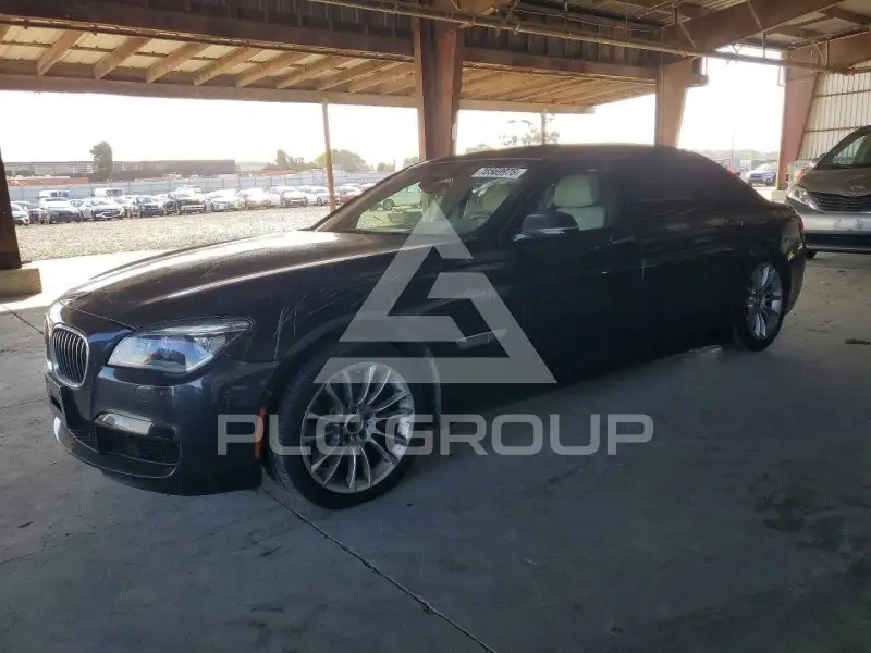 2014 BMW 750 фото