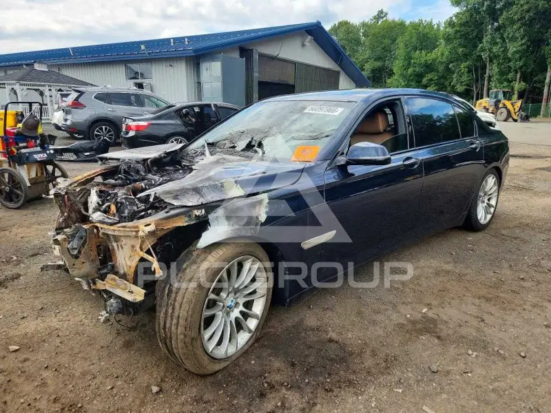 2014 BMW 750 фото