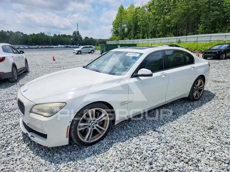 2014 BMW 750 фото