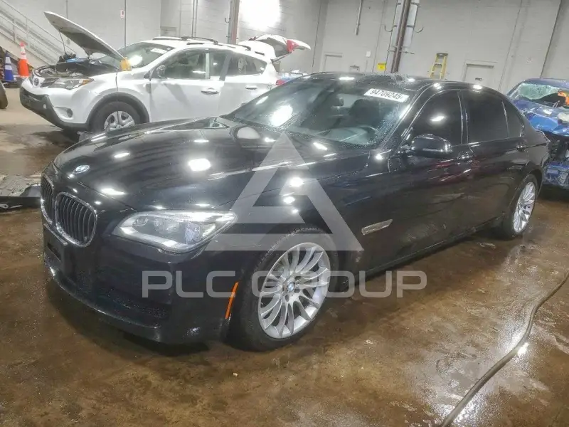 2014 BMW 750 фото