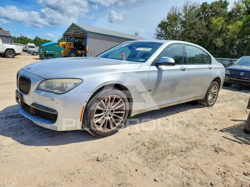 2014 BMW 750 фото