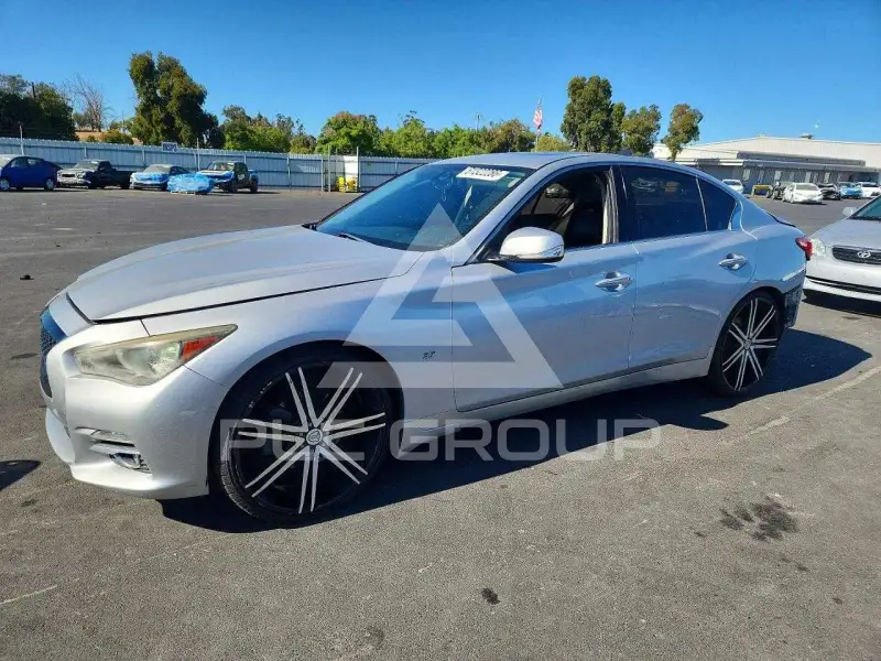 2014 Infinity Q50 photo