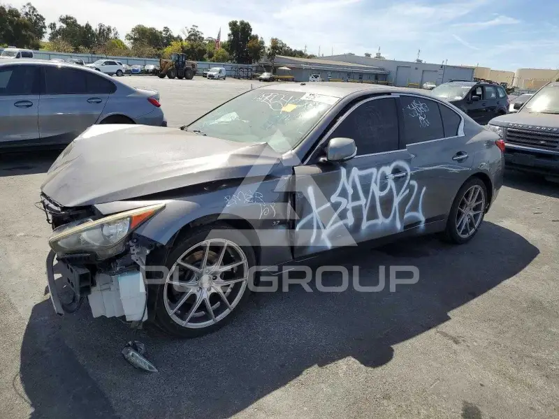 2014 Infinity Q50 фото