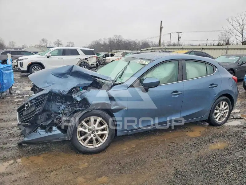 2014 Mazda 3 photo