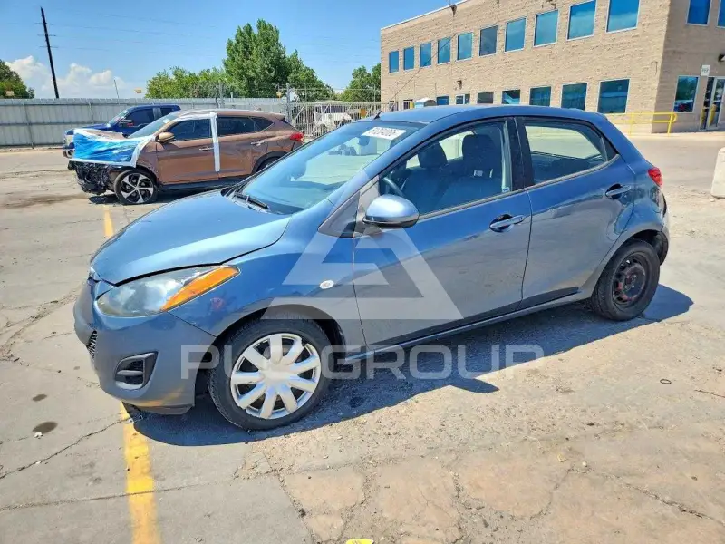 2014 Mazda 2 photo