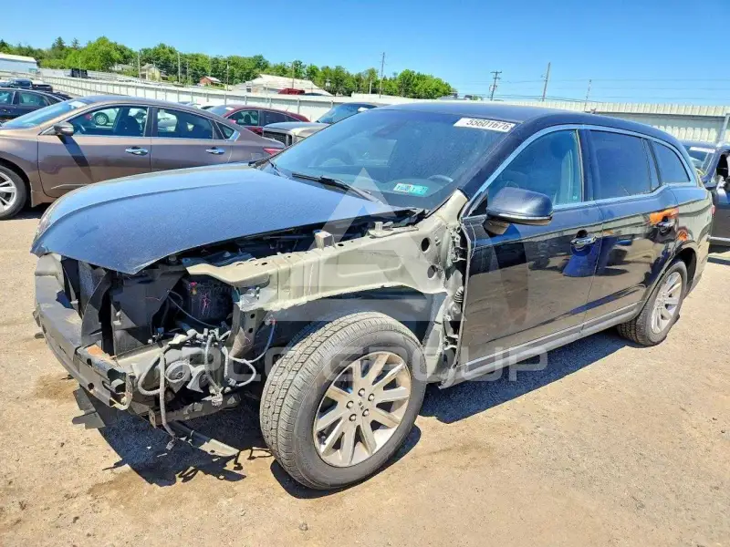 2014 Lincoln MKT photo