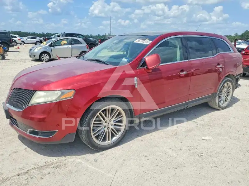 2014 Lincoln MKT photo