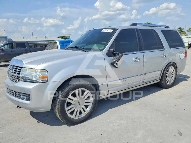 2014 Lincoln NAVIGATOR photo