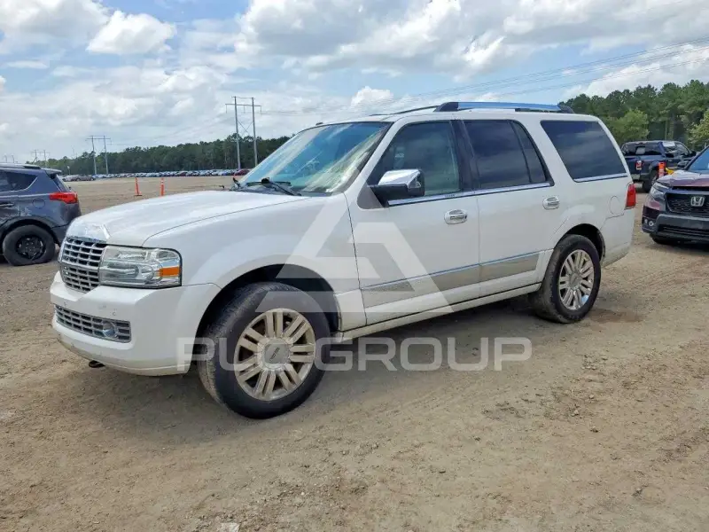 2014 Lincoln NAVIGATOR photo