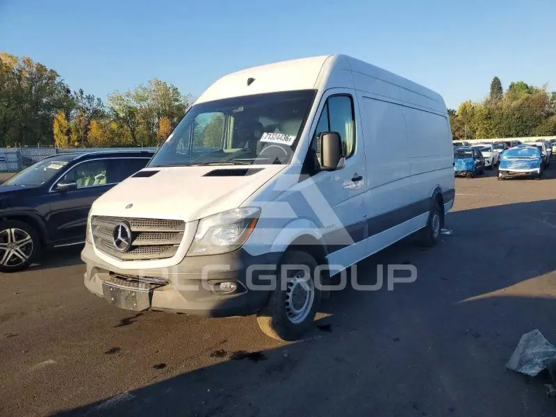 2014 Mercedes Benz Sprinter photo