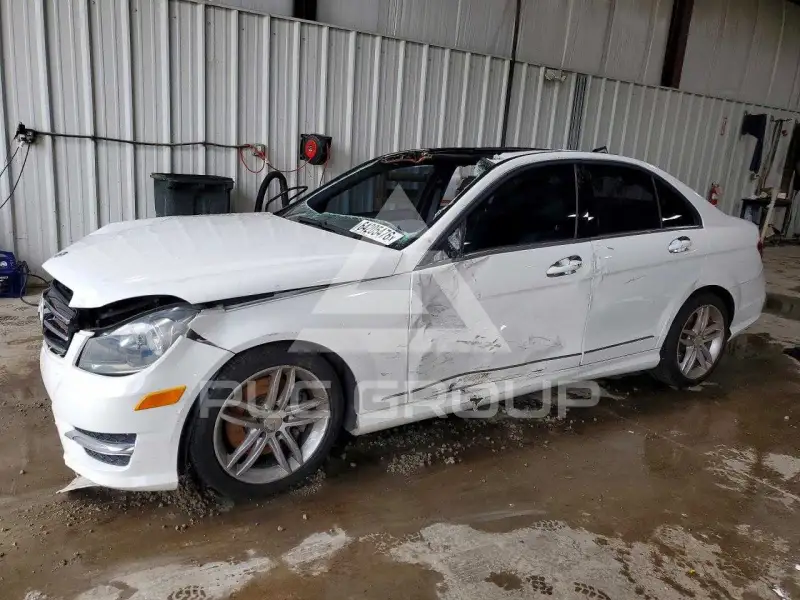 2014 Mercedes Benz C-Class photo