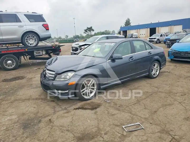2014 Mercedes Benz C-Class photo